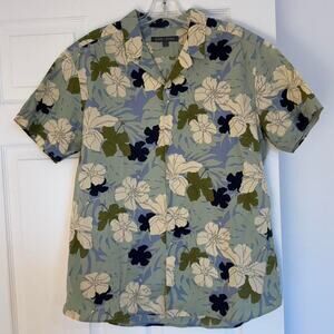 Slate & Stone short sleeve Floral
Button Down Size L